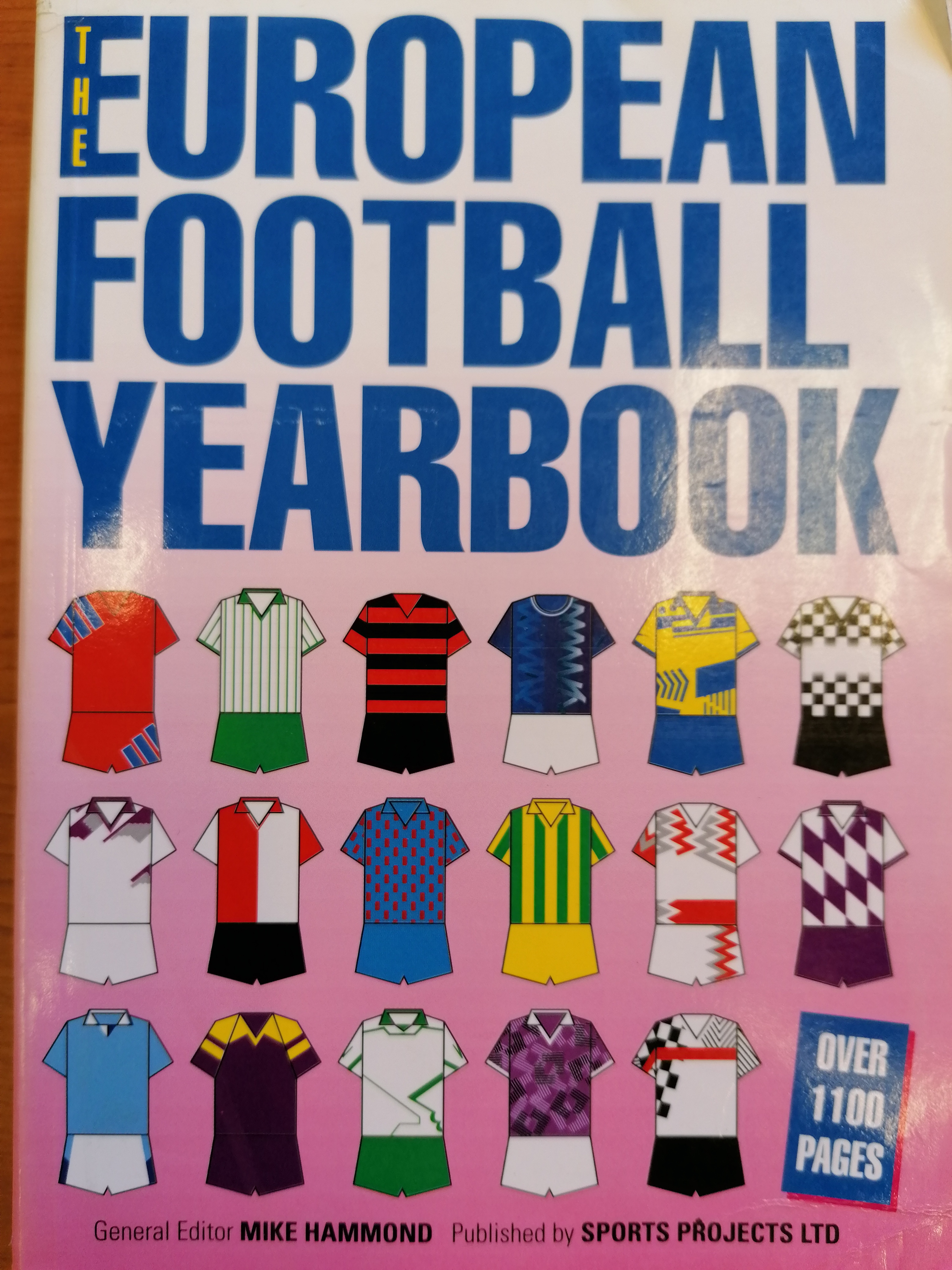 The European Football Yearbook 1993/1994 | Marken.cz - Knihy, Dvd ...